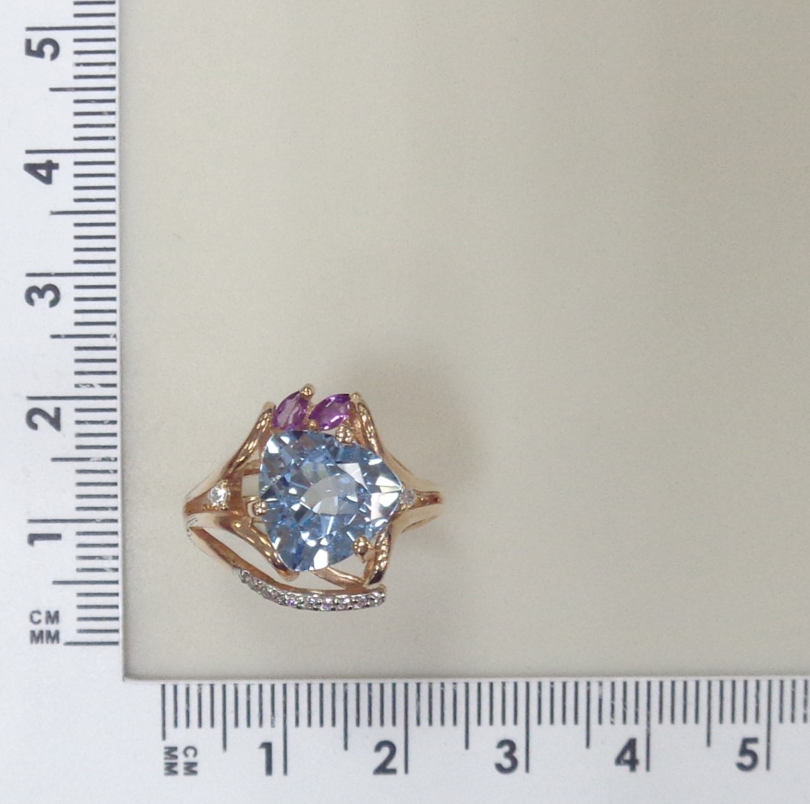 Серебряное кольцо с топазом и аметистами